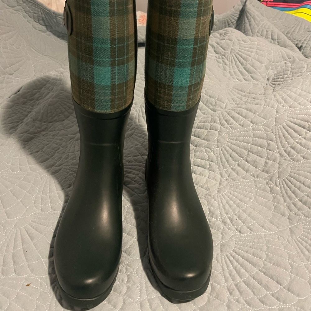 UGG Sabene rain boots